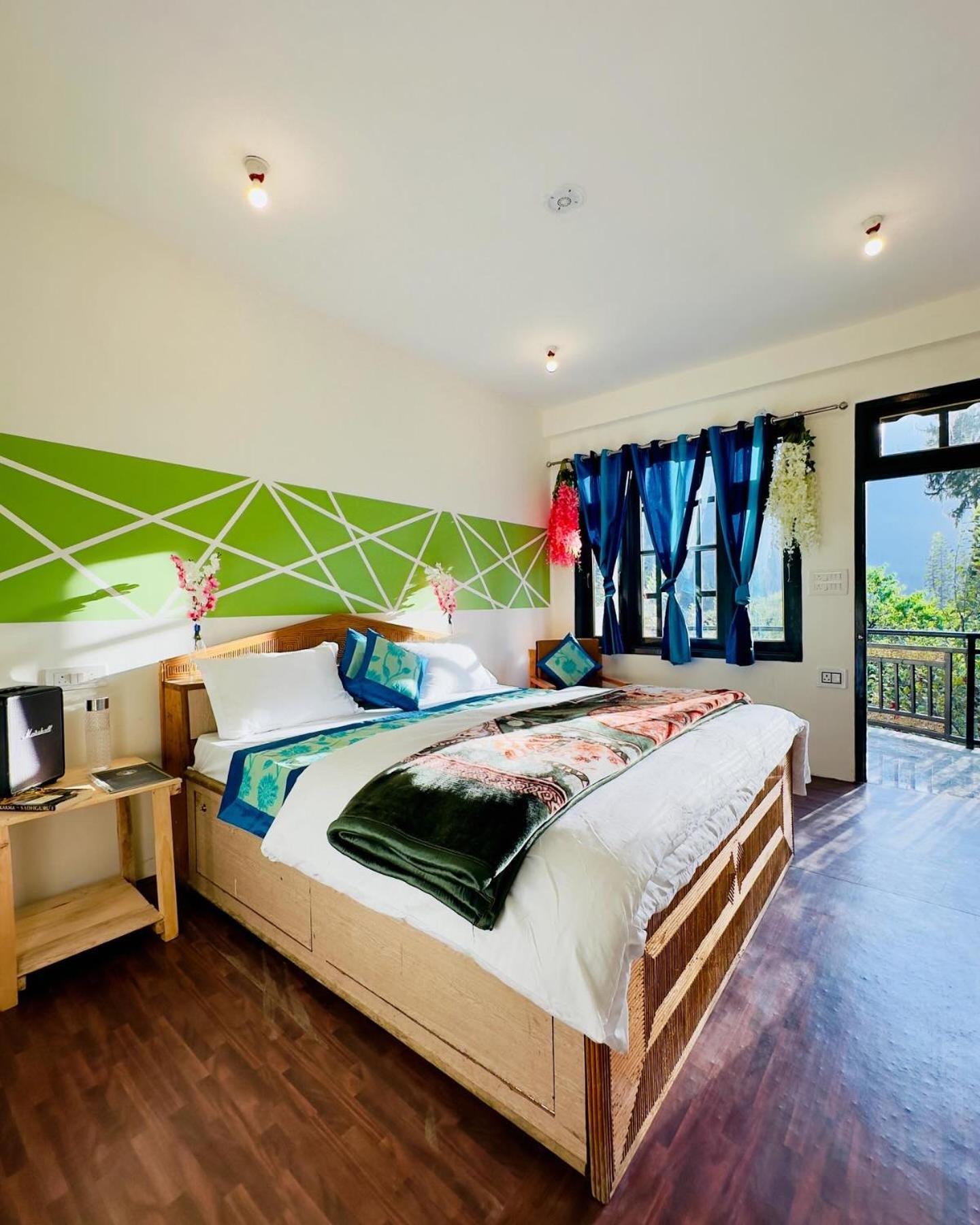 Rare House Hotel Kalgha Bagian luar foto