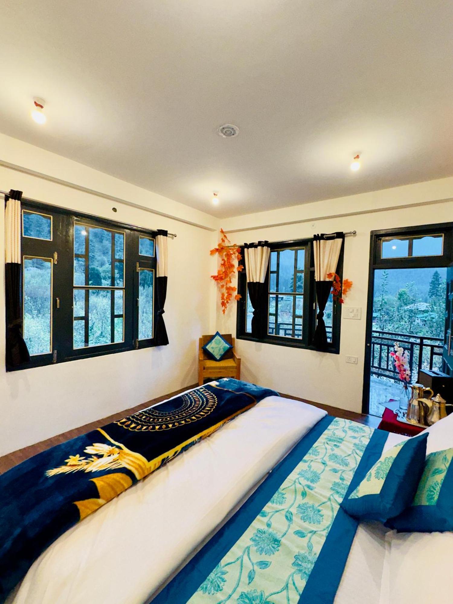 Rare House Hotel Kalgha Bagian luar foto