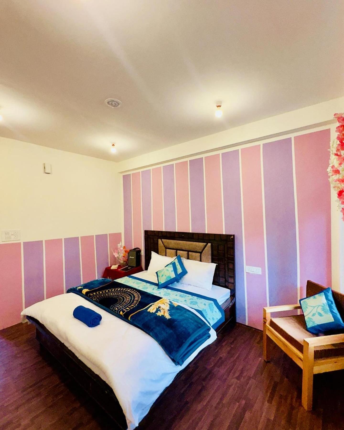 Rare House Hotel Kalgha Bagian luar foto