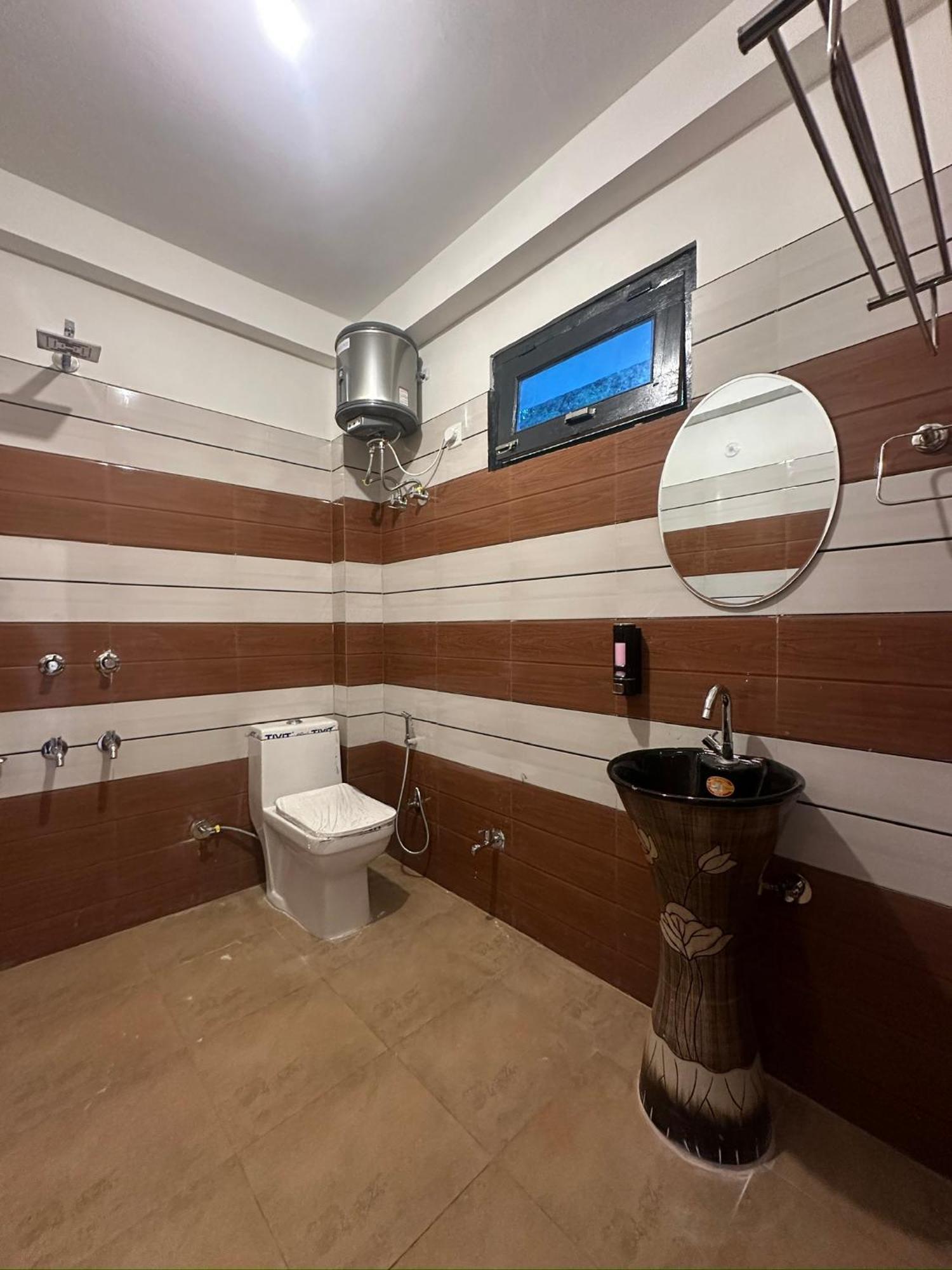 Rare House Hotel Kalgha Bagian luar foto