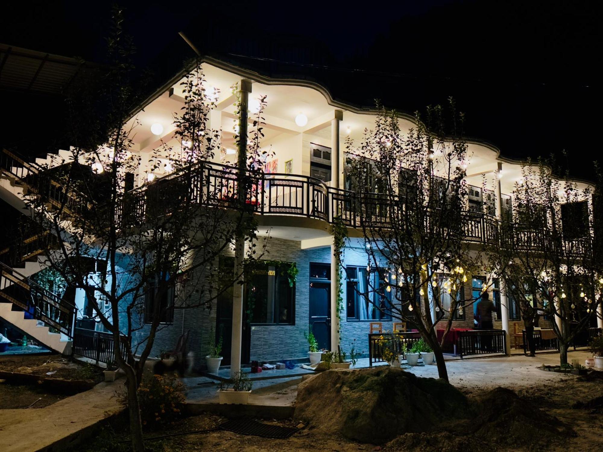 Rare House Hotel Kalgha Bagian luar foto