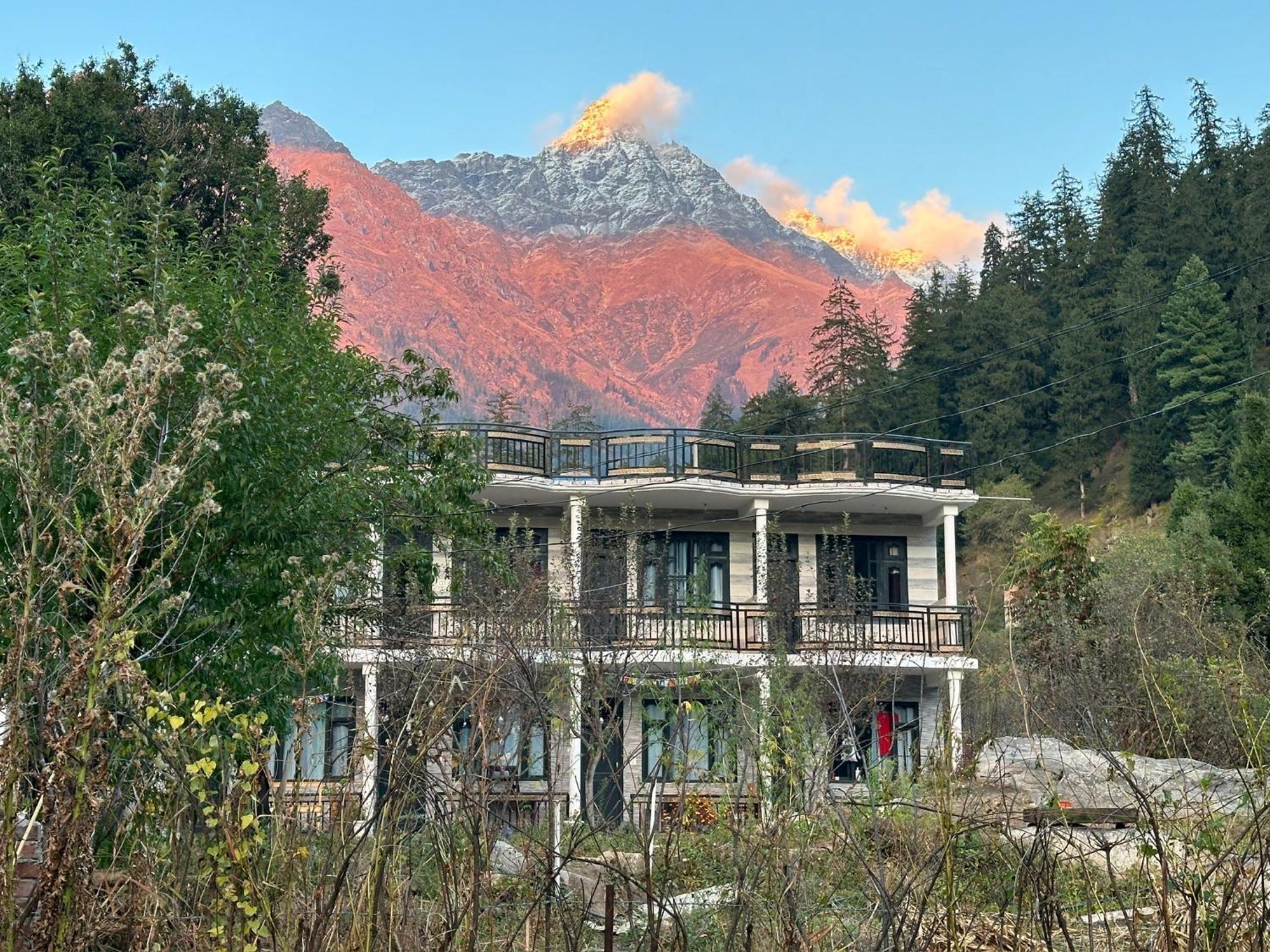 Rare House Hotel Kalgha Bagian luar foto